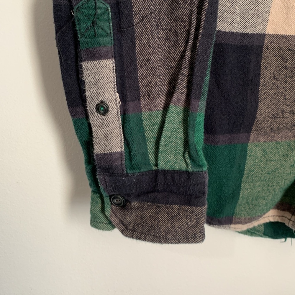 American Eagle Green Button Up Flannel - Picture 4 of 8